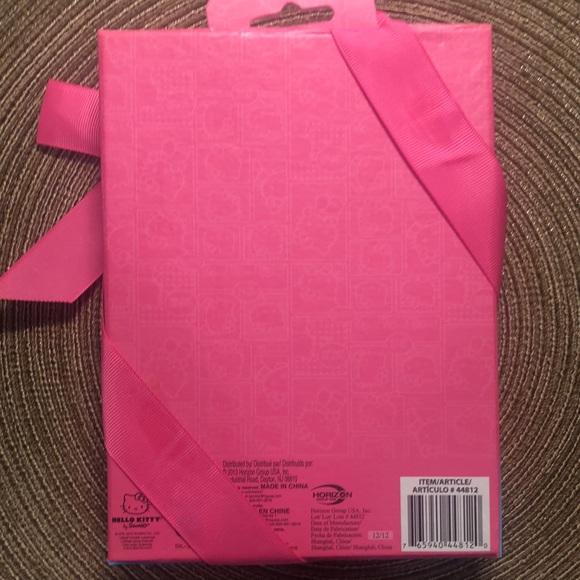 Hello Kitty Diary with Pen & Lock - Picture 4 of 5